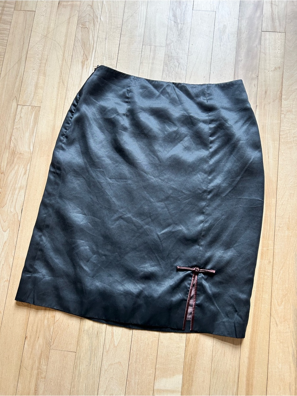 Black Women's Silk Pencil Skirt with Decorative Bow